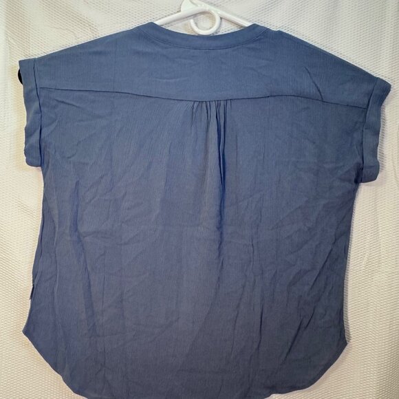 Orvis Womens Blue Button-Down Blouse With V-Neck & Short Sleeves Size Medium - Picture 3 of 7